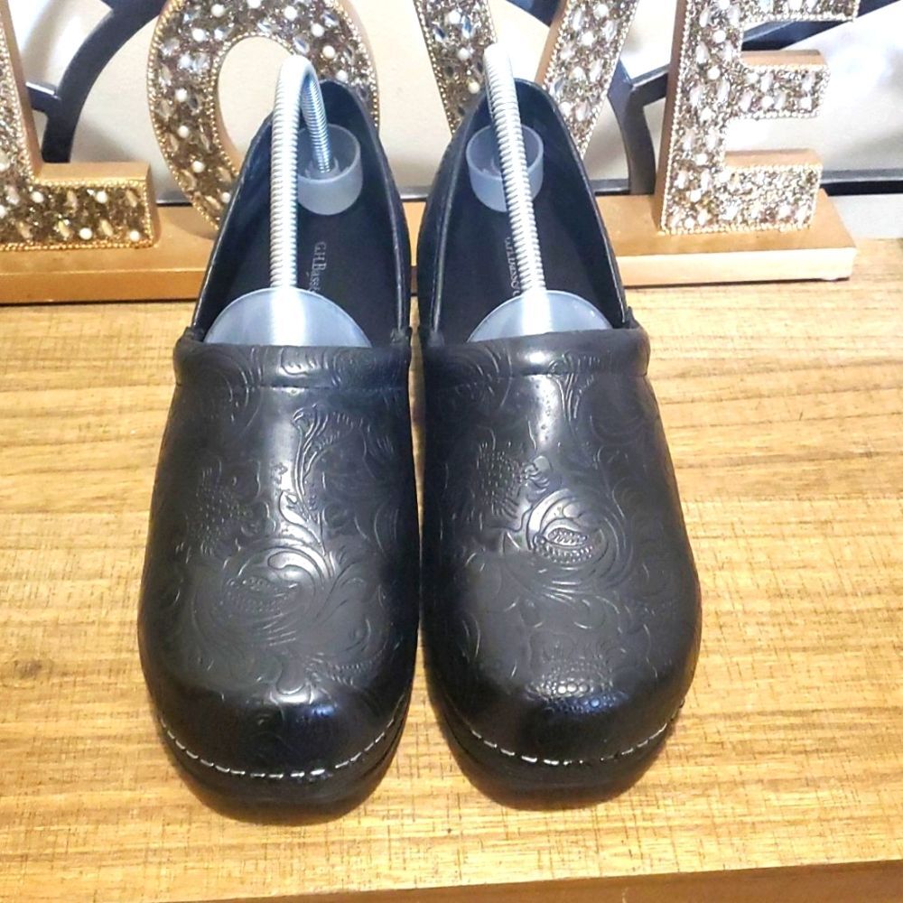 GH BASS & Co Embossed MELINDA Slip On Clog Comfort Shoes Black Women's Sz 10